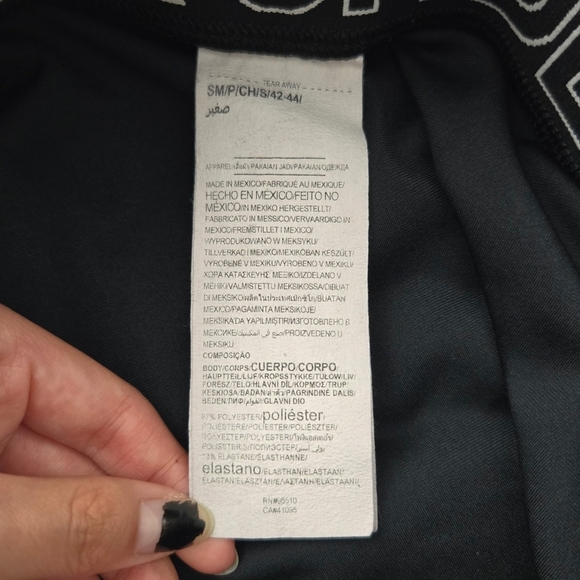 Under Armour Black Compression Shorts. Size Small. Good preowned condition. - Picture 6 of 7